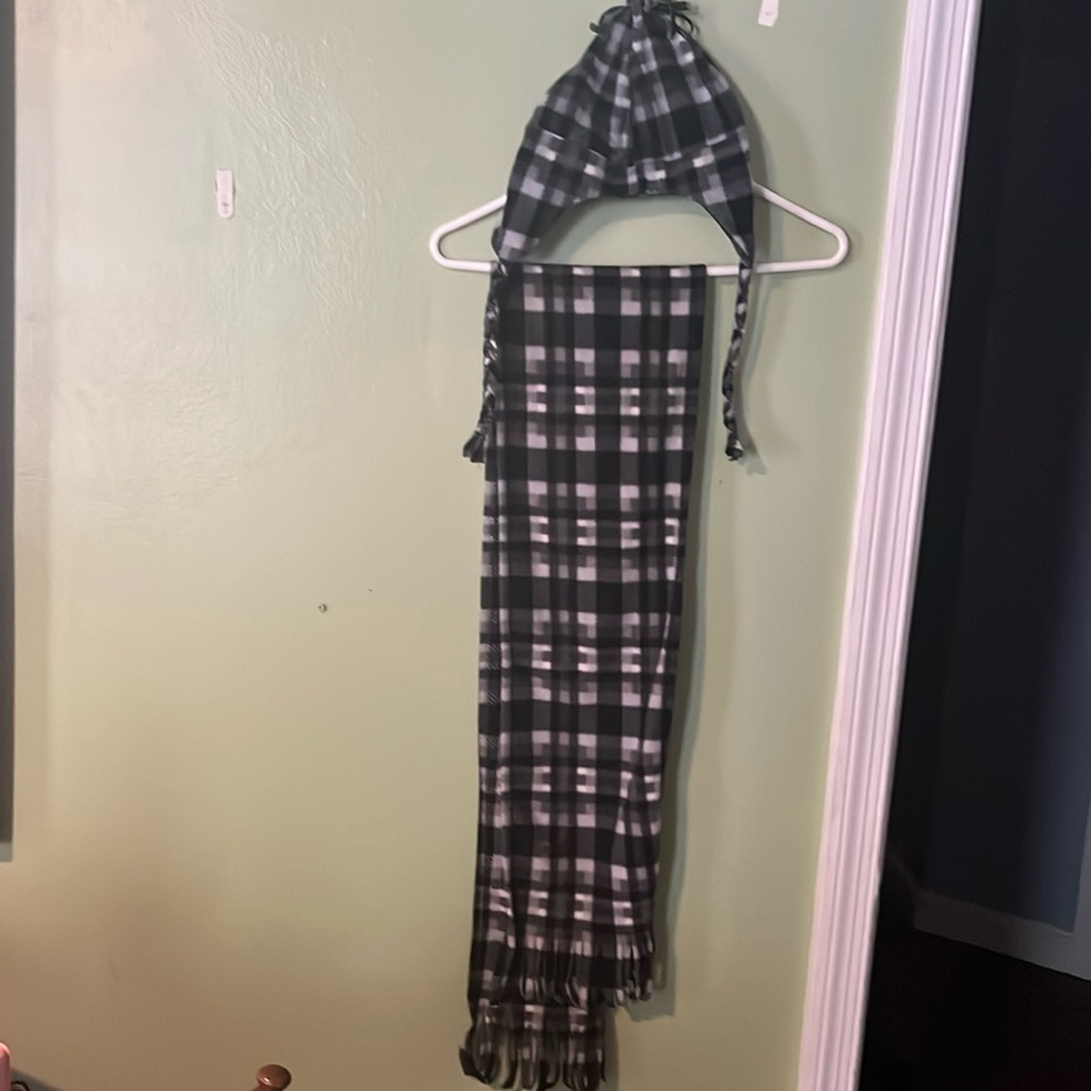 Winter kids hat and scarf set one size.